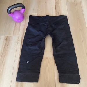 Lululemon capris in dark grey size 10